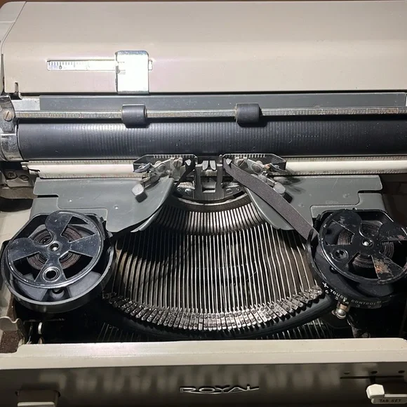 Vintage 1966 Royal Empress Elite 440 Steel Mechanical Manual Typewriter
